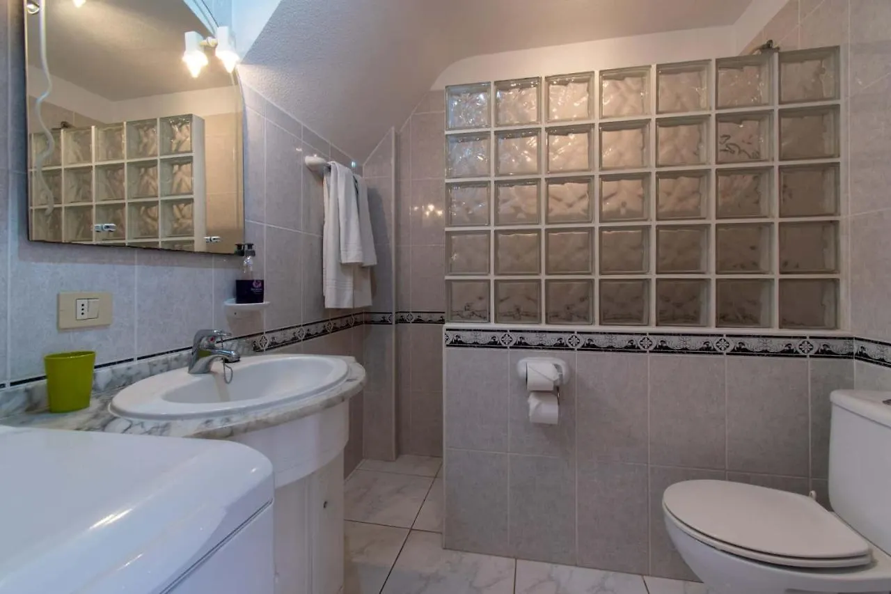 Los Diamantes 2 Bed Apartment Los Cristianos